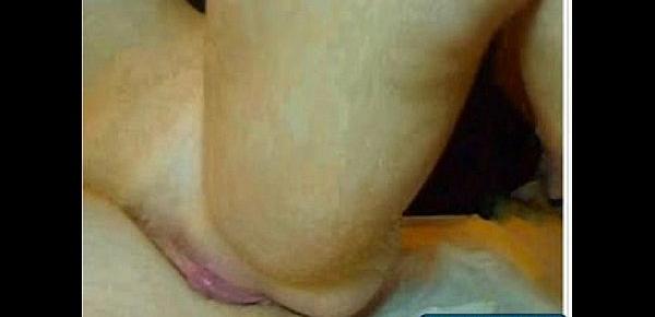  Hot amateur fingers pussy and squirts